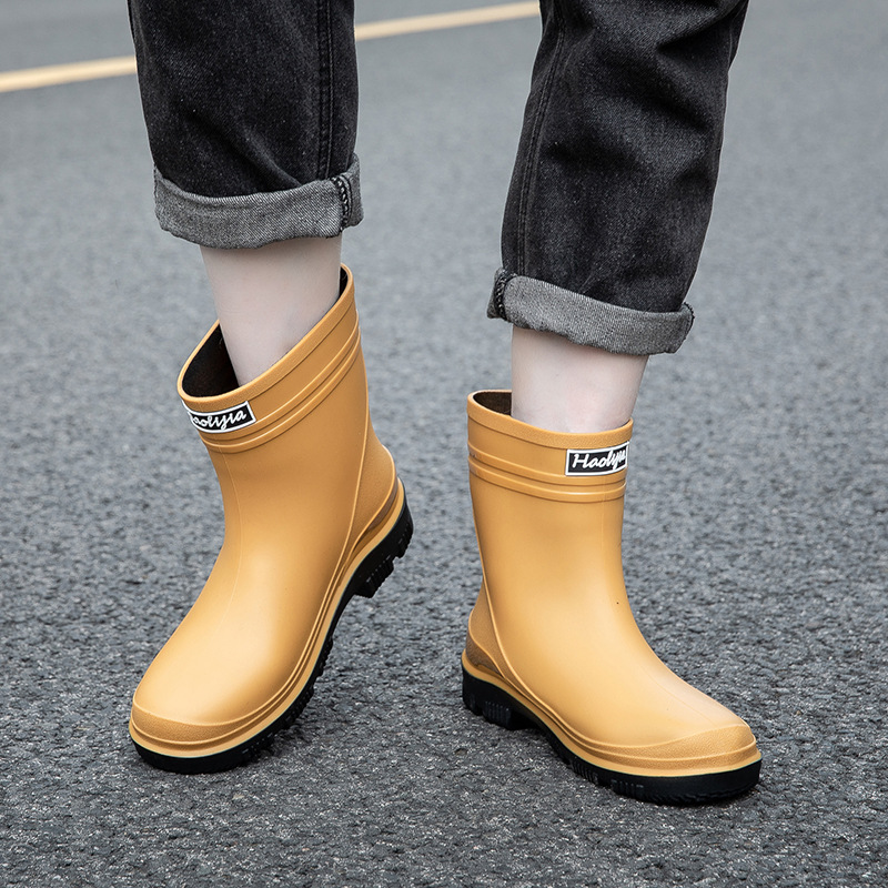 Fashionable wear-resistant non-slip boots