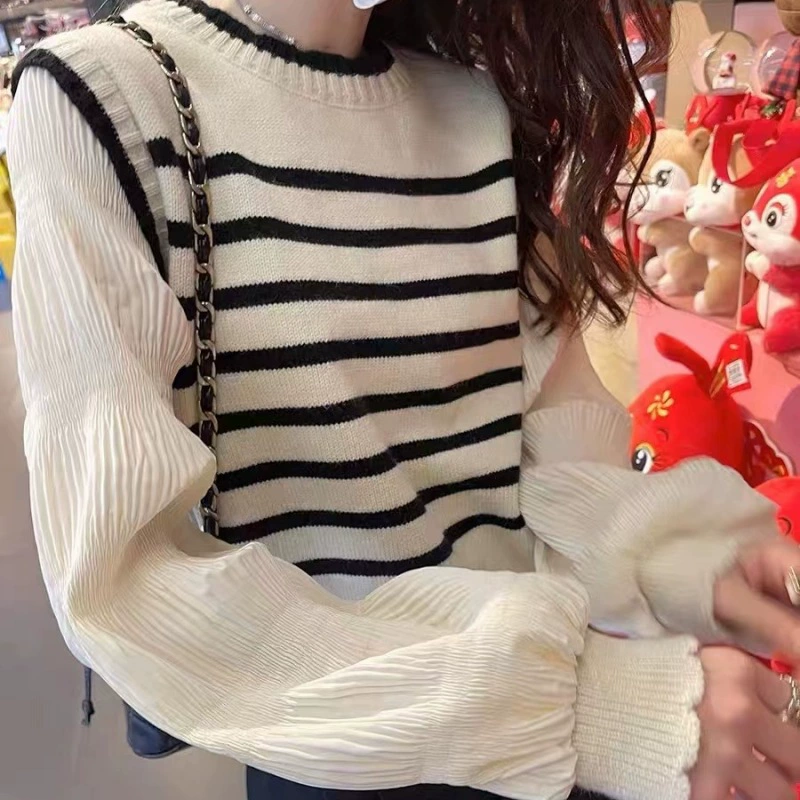 Европейская станция 2024, весенний новый темпераментный полосатый свитер с круглым вырезом, искусственный комплект из двух частей, свободный пуловер с пышными рукавами, нижняя рубашка