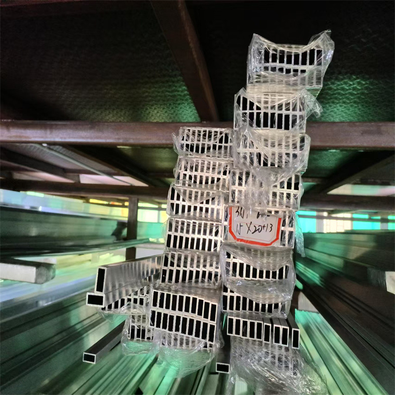 定 制6063异型铝合金型材工业挤压门窗铝型材伸缩建筑铝方管模组