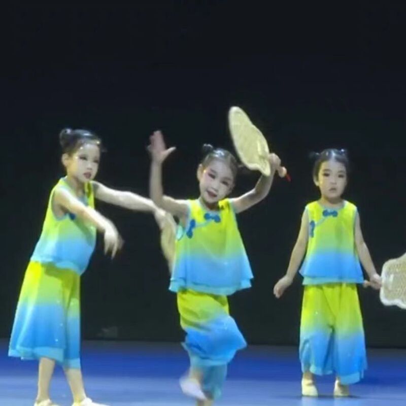 Children's Group Dance, I'M Still Young, Dance Costume Props, Fan, Spring Bamboo, Children's Dance, I Wish I Were Still Young, Hat Performance Costume Children's Group Dance, I'M Still Young, Dance Costume Props, Fan, Spring Bamboo, Children's Dance, I Wish I Were Still Young, Hat Performance Costume