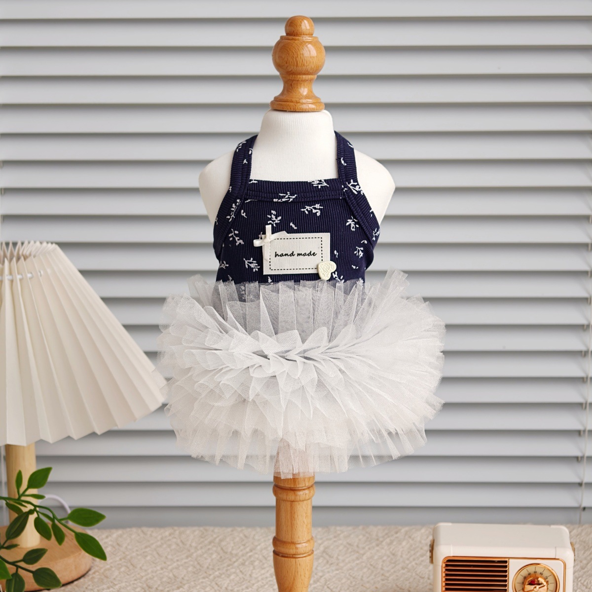 Ropa de verano para perros, ropa para mascotas Bichon Teddy, vestido de princesa transpirable con tirantes florales estilo coreano, venta al por mayor y_voghion.com
