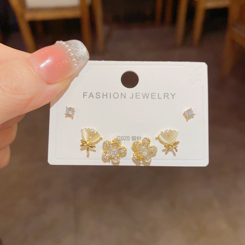 S925 aguja de plata micro incrustaciones de circón pendientes cortos pendientes de pelo corto japonés y coreano elegante todo-fósforo simple conjunto de tres piezas pendientes para las mujeres