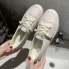 Молочно‑белый