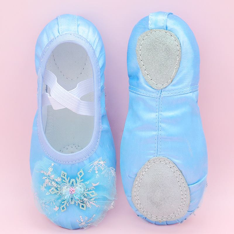 2024 nuevos zapatos de baile para niños zapatos de entrenamiento de satén niñas princesa zapatos de entrenamiento de baile de suela blanda zapatos de baile de garra de gato