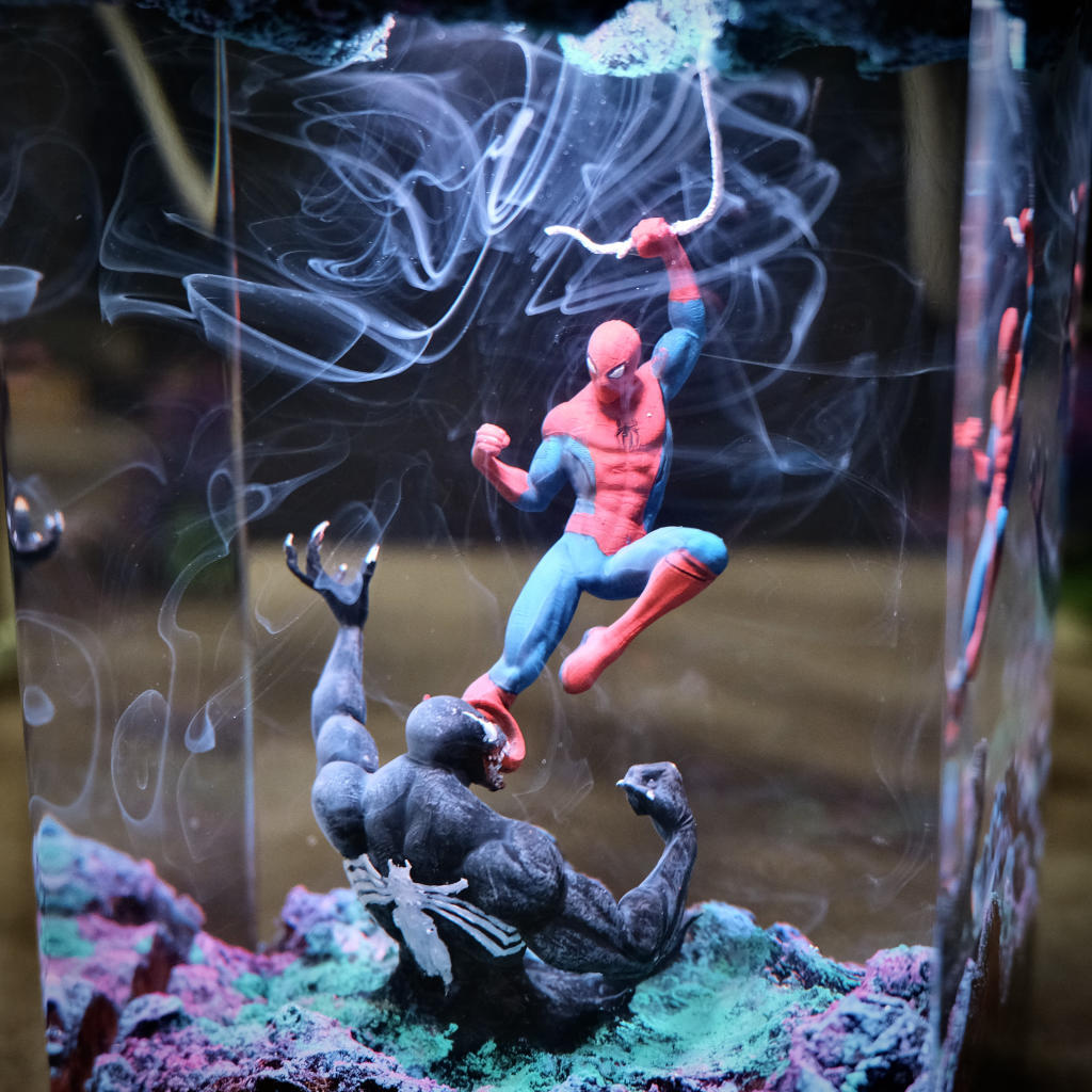 Harzlampe Anime Sp. Man VS Venom Harzlampe Eine kleine Nachtlicht-Dekoration für Freunde._voghion.com