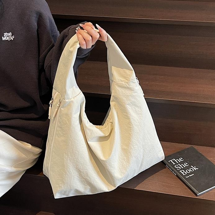 Bolsos de tela de nailon para axila bolsos de mujer 2025 nuevo bolso de hombro de moda casual de gran capacidad para viajar al trabajo