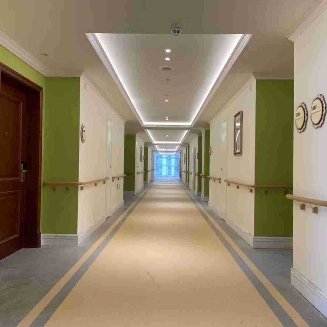 厂家供应医院走廊防撞扶手 养老院过道墙壁楼梯铝合金PVC老人安全