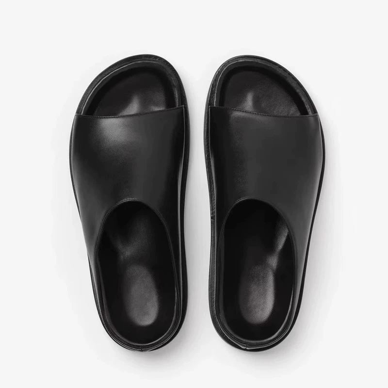 Мужские тапочки для верхней одежды, черные модные сандалии из натуральной кожи, дышащие летние универсальные стильные модные тапочки 2025 года