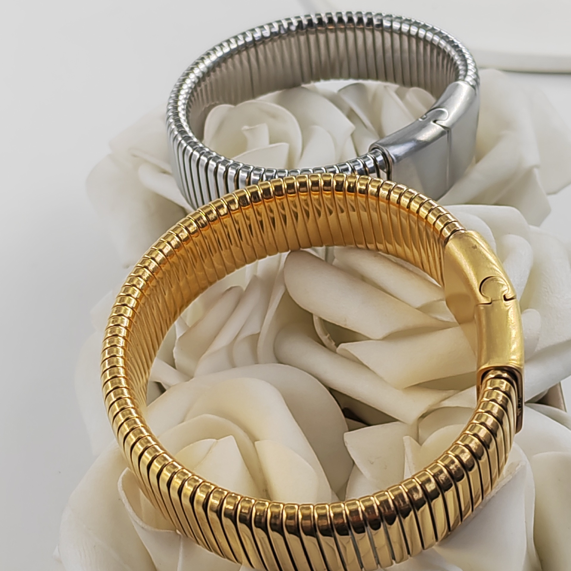 Unisex Gender Polishing Design Fashion Solid Color 304 Stainless Steel 18K Gold Plated Stainless Steel Bracelets In Bulk