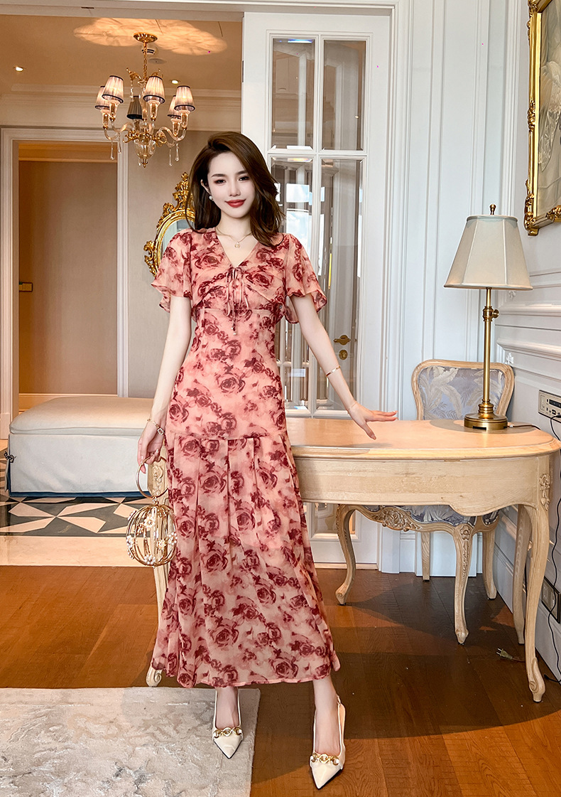Bộ đầm maxi hai mảnh voan thắt eo kèm áo khoác nhẹ không tay — Màu đỏ son chi tiết 13