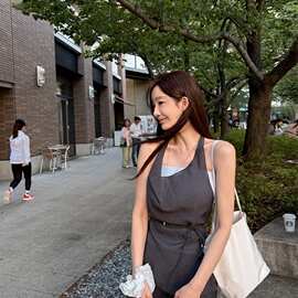 韩国ins夏日新款复古气质挂脖背心搭配半身裙休闲度假风两件套