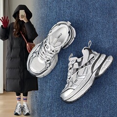ZHRは銀色の厚い底のお父さんの靴の女性の春の新型の耐摩耗性の軽い運動靴のファッションの百合のカジュアルシューズです。