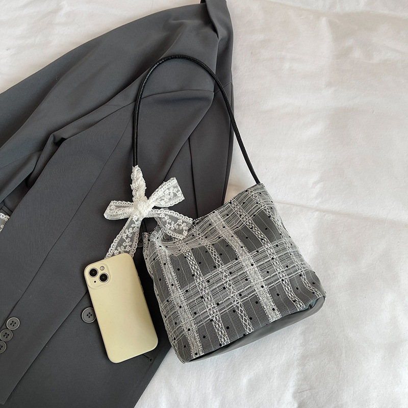 Bolsas de brazo de nicho coreano para mujeres 2024 nueva moda bolsas de mano de granja de hombro exquisitas bolsas pequeñas