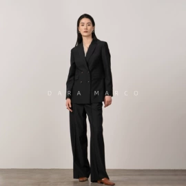 女式毛呢外套;休闲裤;女式衬衫