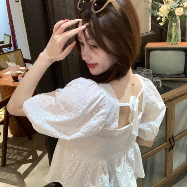 Square-neck puff-sleeve French-style top for women, embroidered fashion T-shirt, new summer lace tummy-covering babydoll top Square-neck puff-sleeve French-style top for women, embroidered fashion T-shirt, new summer lace tummy-covering babydoll top