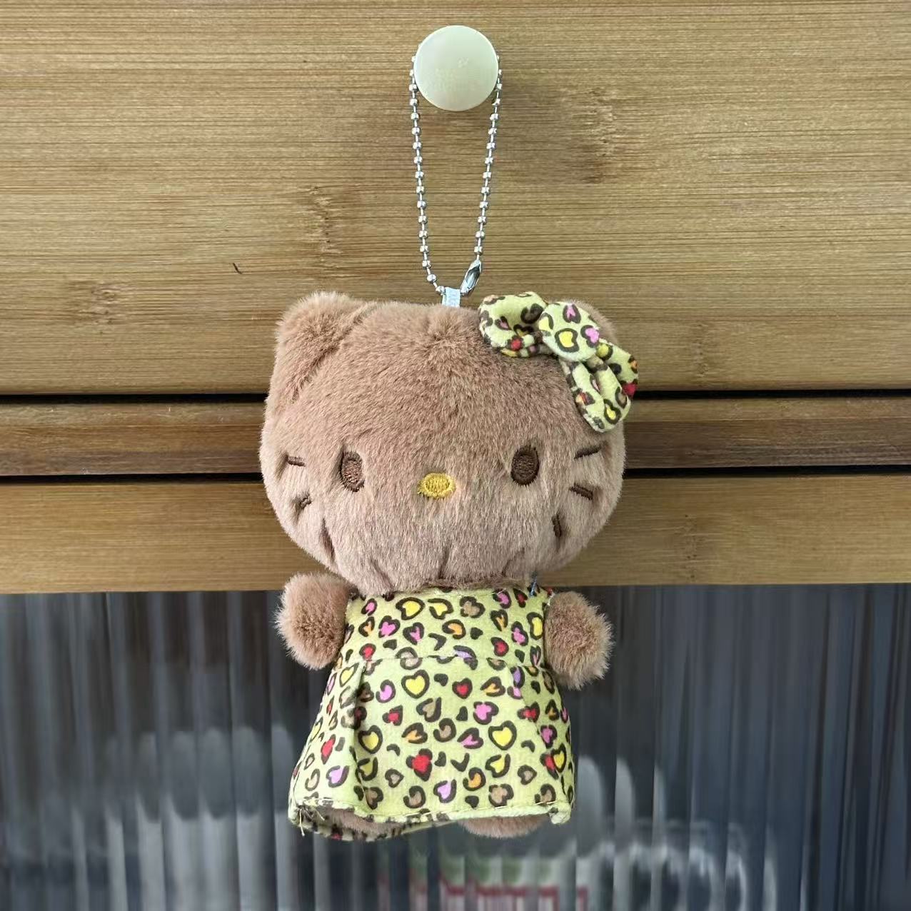 黒麦わら帽子キティ帽子ベビーペンダントラブバックル人形人形かわいいヘップバーンスタイルペンダントキーホルダー