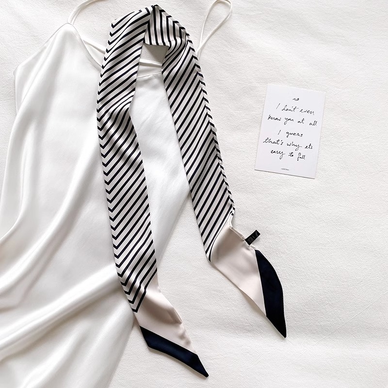 Lenço longo às riscas preto e branco para senhora, acessório_voghion.com
