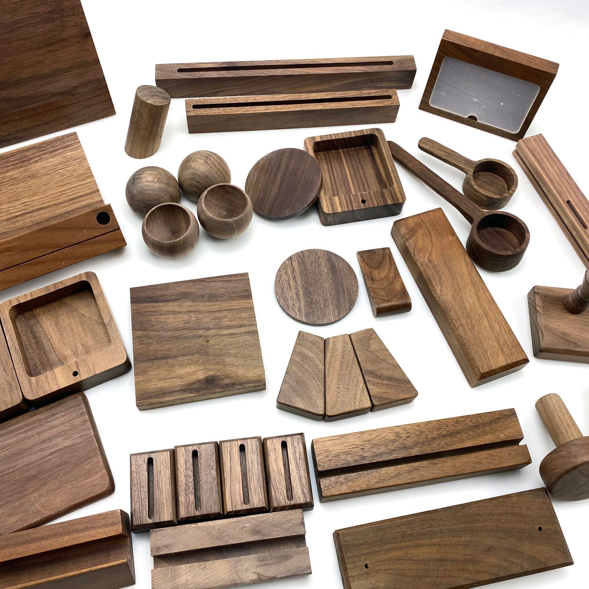 Calendario de escritorio de nogal negro de América del Norte Base de madera maciza Marco de fotos de madera Decoración Postal Tarjeta de comedor Base de madera maciza de nogal