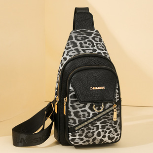 Chest bag women's 2025 new fashion leather all-match shoulder bag leopard stitching ladies bag travel messenger bag wholesale