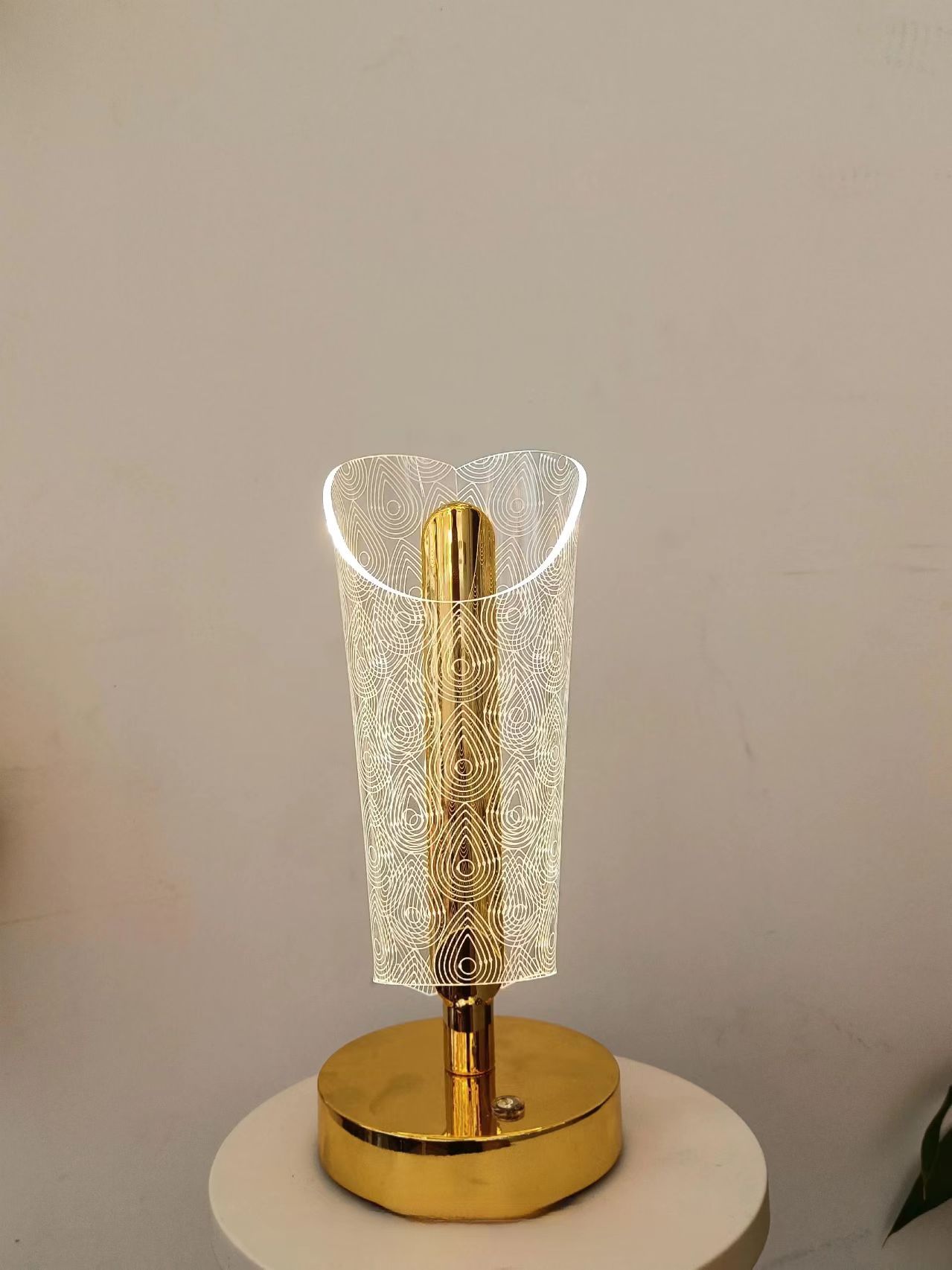 Creativo acrílico pequeño cintura decoración lámpara de escritorio bar hotel dormitorio cabecera atmósfera de escritorio de escritorio de atenuación
