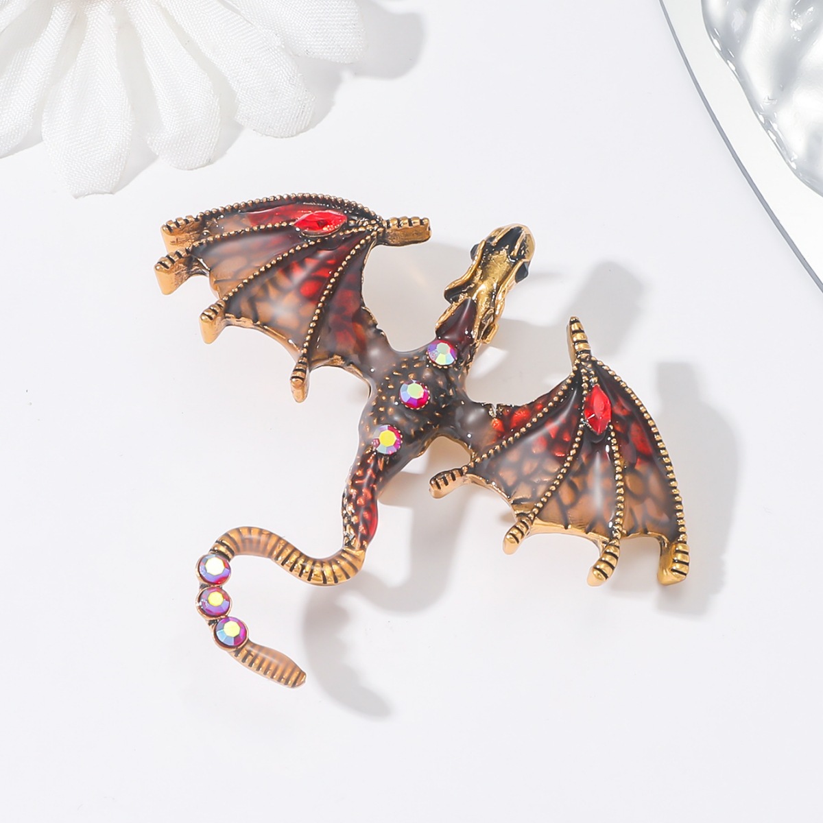 Cross-border nuevo retro goteo aceite de dibujos animados flying dragon broche de los hombres traje personalizado abrigo accesorios pin joyería al por mayor