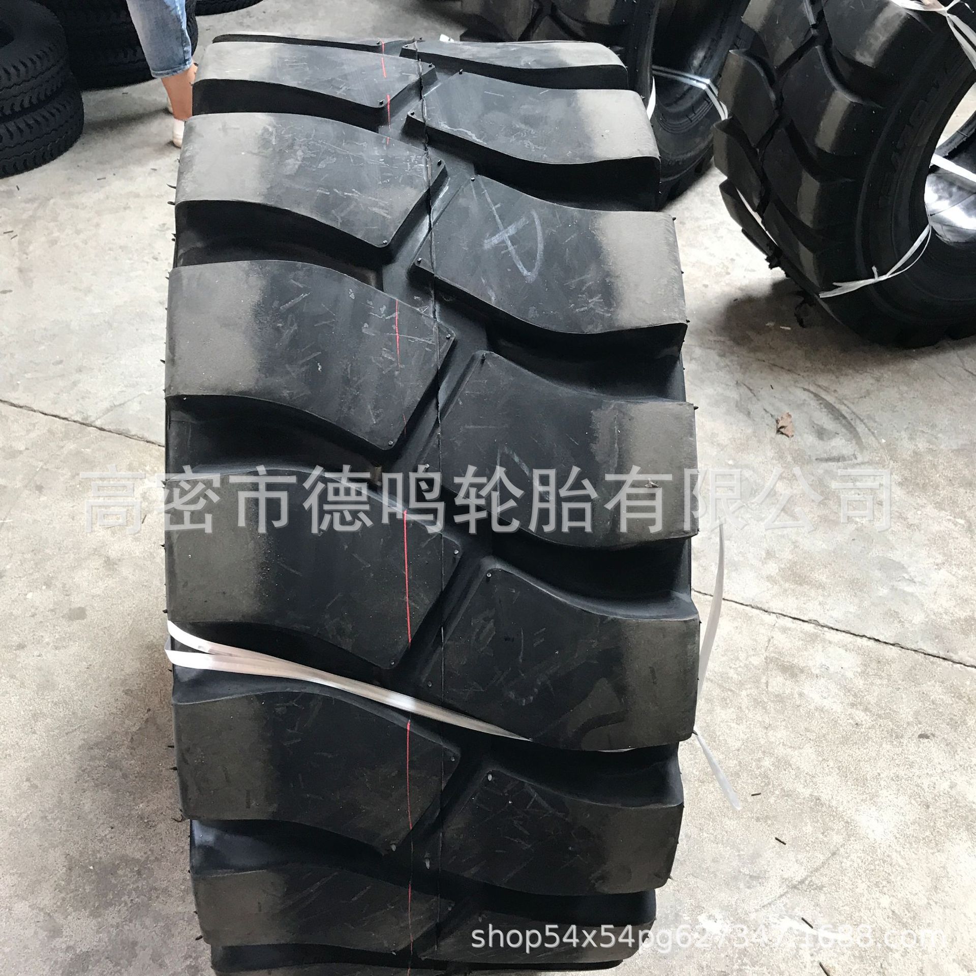 Suministro de fábrica cargador neumático 15/70-18 maquinaria de construcción neumático