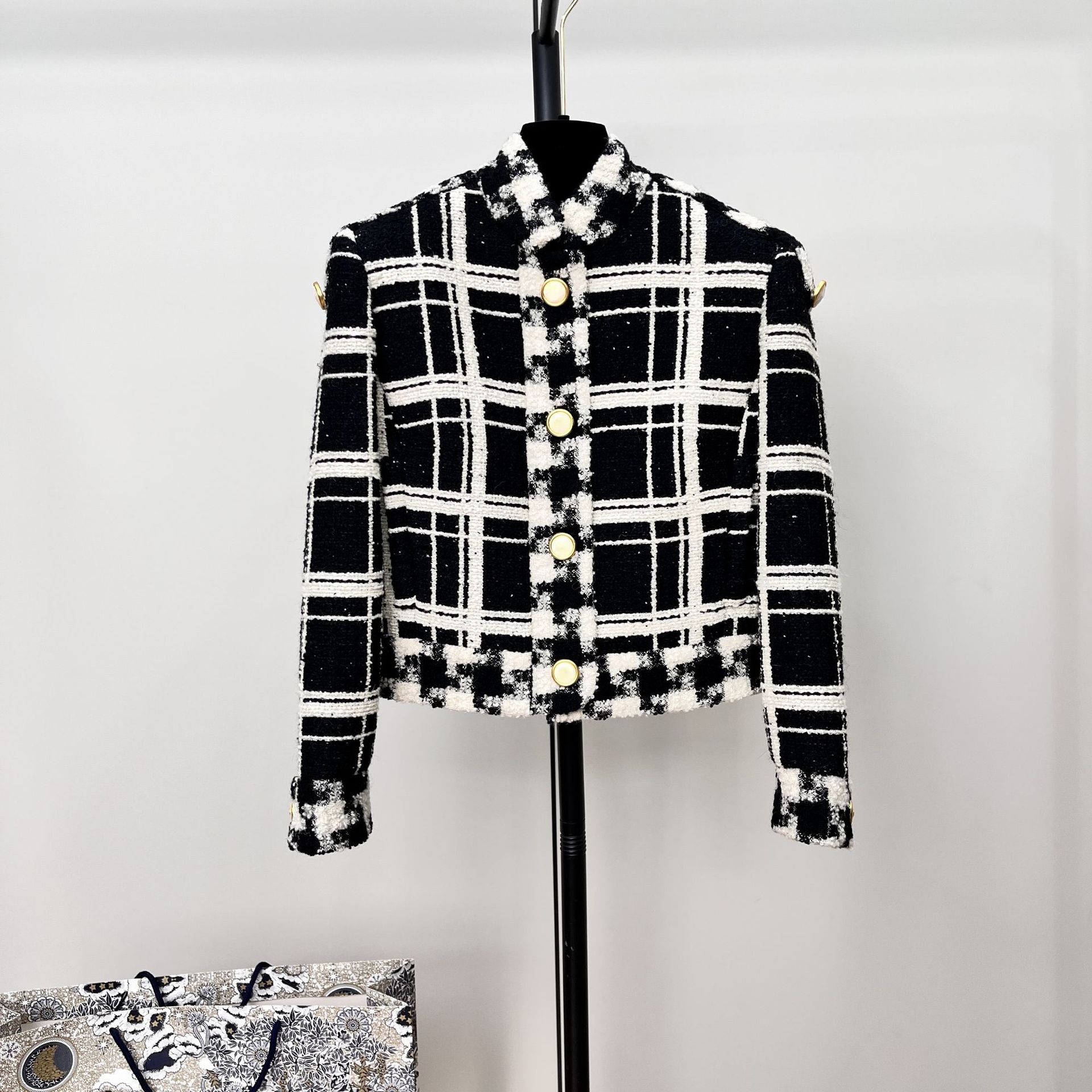 24 Autumn and Winter New Black and White Contrast Plaid Tweed Short Coat Women's Chanel Style Wool Plaid Woven Top
