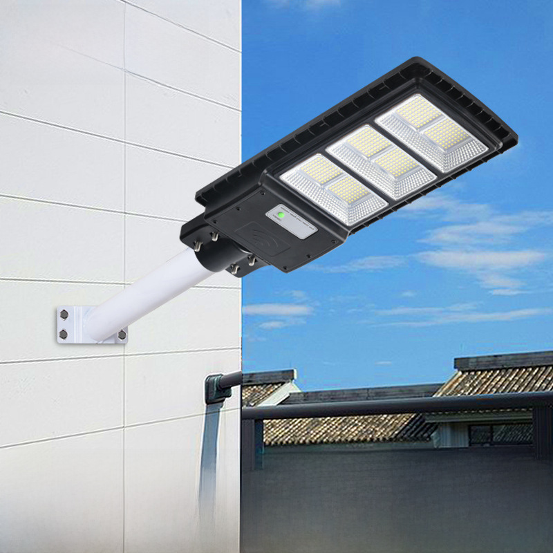 Street lamp solar-powered