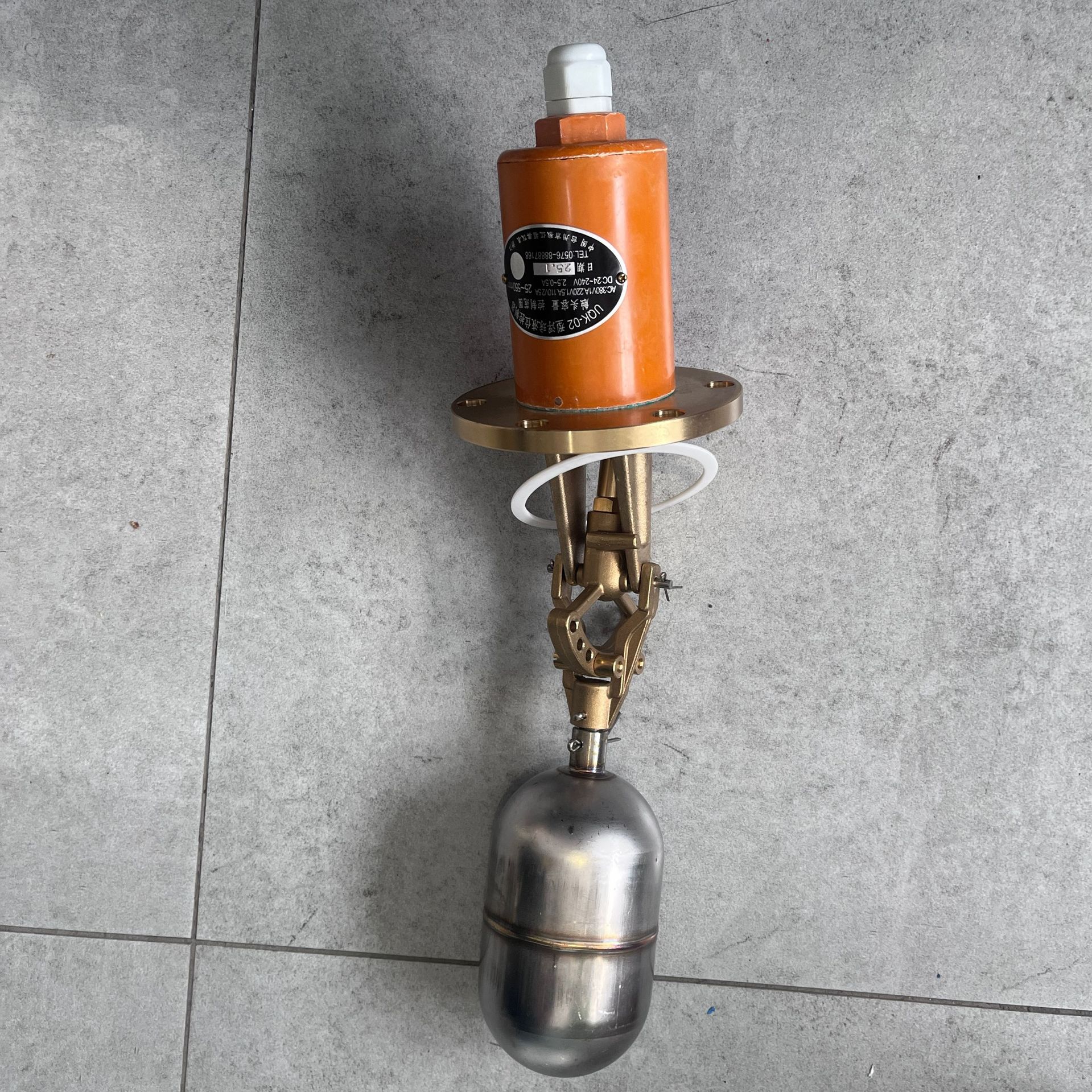 浮球液位控制器船舶配重保持平衡液位异常时激活报警提醒船员处理