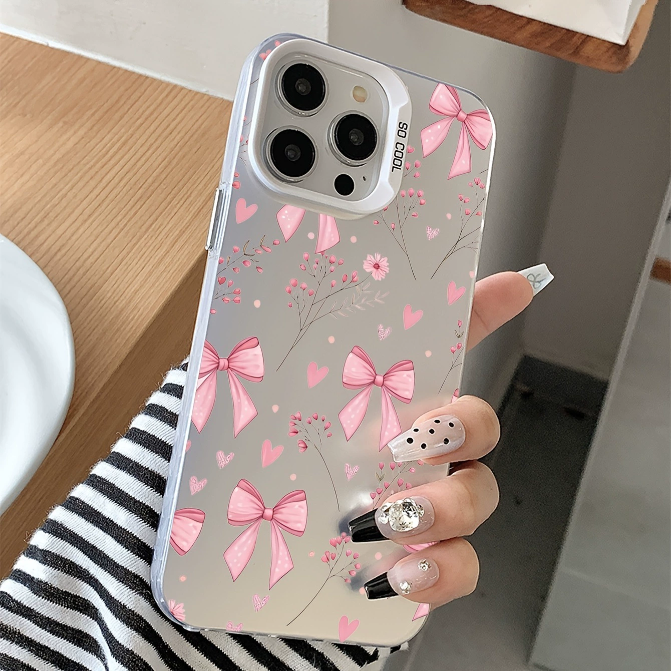 Чехол для телефона (Apple iPhone 11–17) серебристая панель с розовым бантом, противоударный, мультяшный