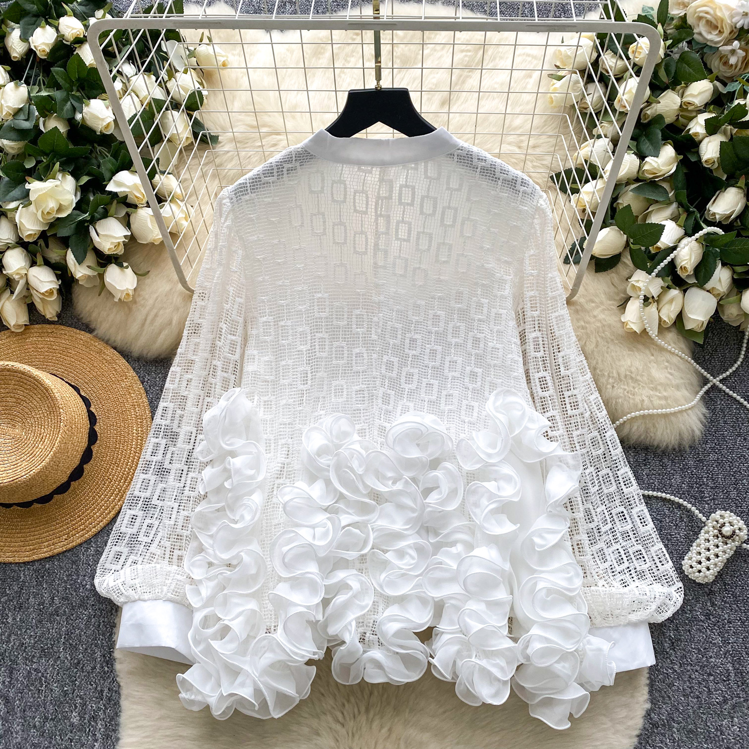 Elegante Bluse mit Laternenärmeln – Oversize-Top aus transparentem Mesh mit Rüschenbesatz (Einheitsgröße, Polyester, Schwarz/Weiß)_voghion.com