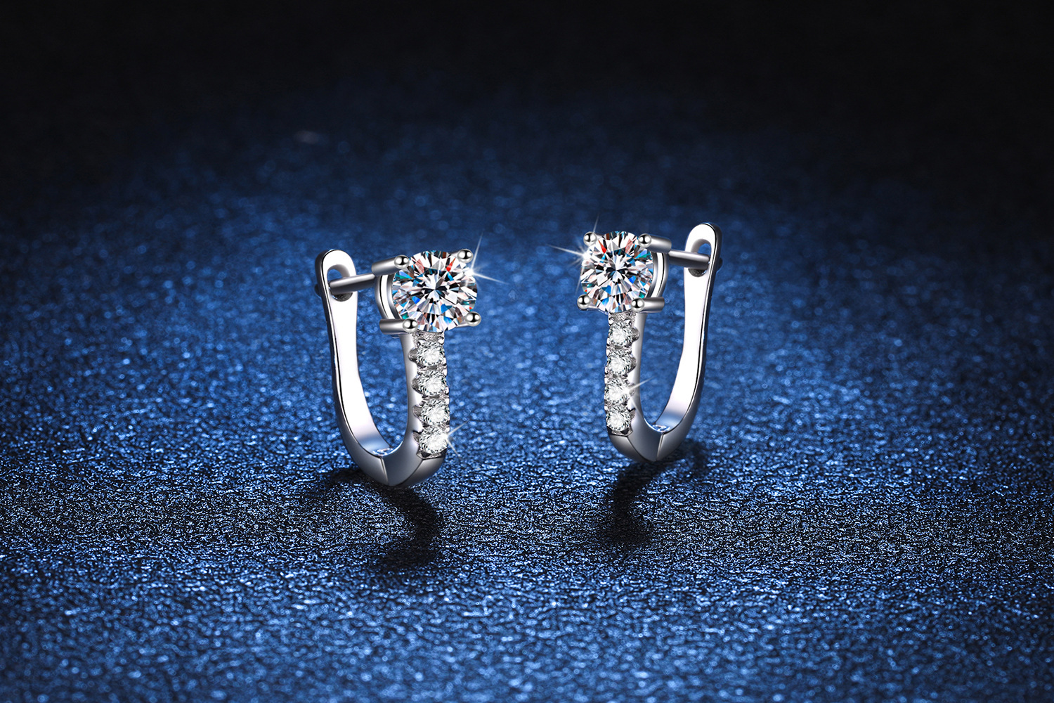 1 Pair 1.0ct Round Brilliant 925 Sterling Silver Moissanite VVS1-VVS2 GRA Certificate U Shape Earrings Colorless(DEF) display picture 3