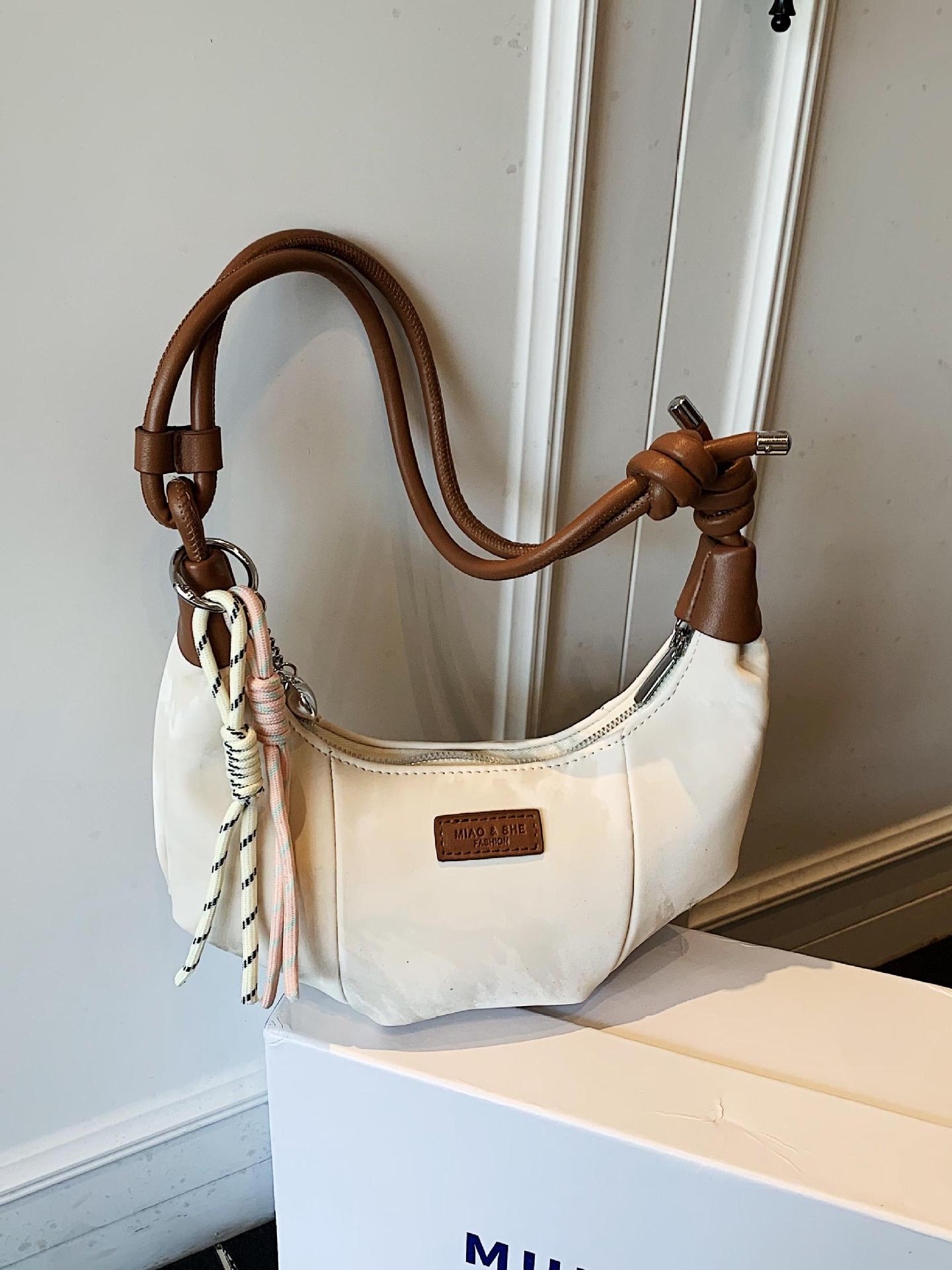 Bolsa de brazo simple coreana para mujeres 2025, nueva bolsa de hombro de empalme extranjero para trabajar, bolsa de mochila ocio