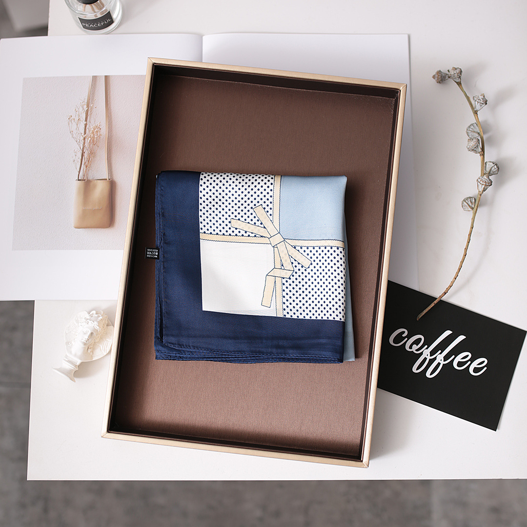 Shi Pukun Abito stile primavera/estate Semplice ed elegante in una piccola sciarpa professionale versatile da donna quadrata_voghion.com