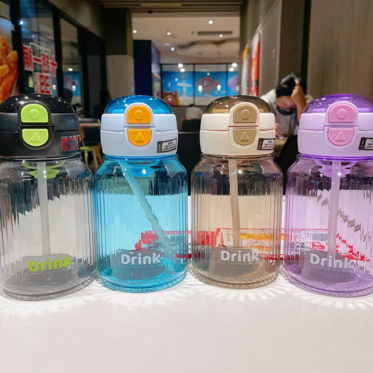 2025 nuevo plástico transparente creativo portátil taza de mano estudiantes lindos taza de agua taza de paja deportiva al aire libre