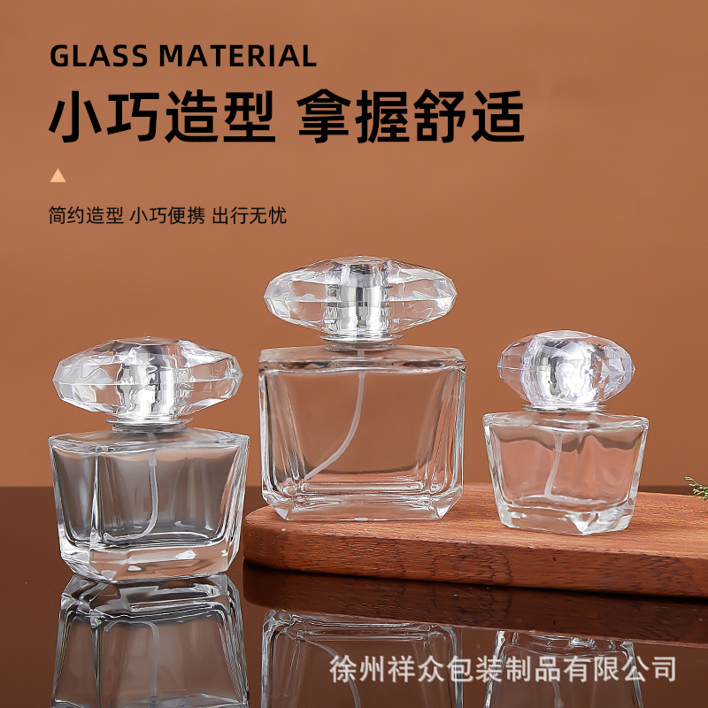 El fabricante vende botellas de perfume cuadradas al por mayor, presiona el spray y las botellas de vidrio transparente se dividen en botellas vacías de 30 - 100 ML.