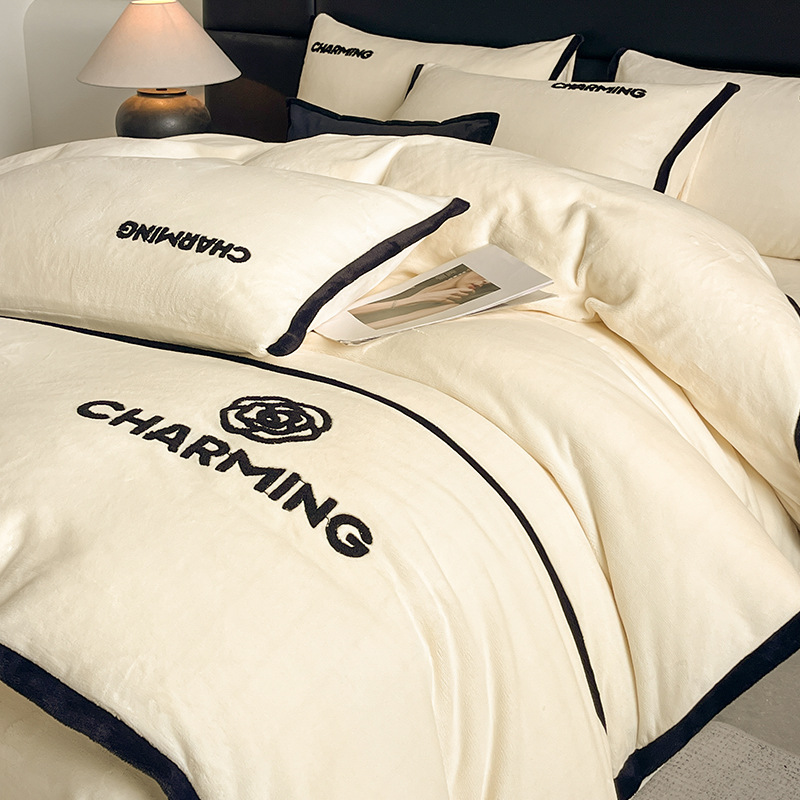 Otoño y invierno de leche de lana de cuatro piezas conjunto 2025 nuevo doble cara sábanas de lana de coral cubierta de cama de tres piezas grueso conjunto