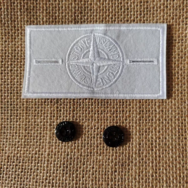 Light gray cuffling+2 buttons