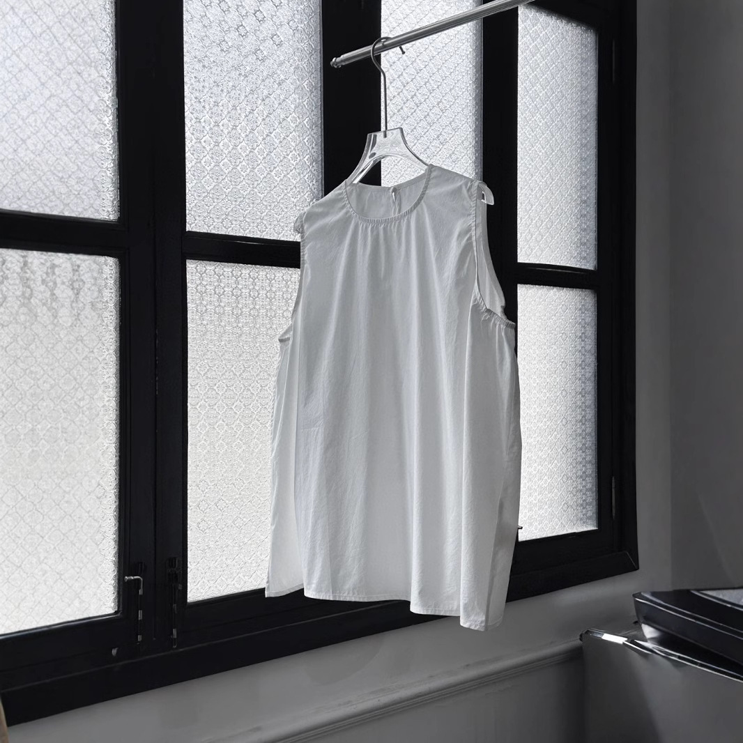 高品質の25夏の新型ベストの女性の純色の袖なしの上着はゆったりしていて痩せています。