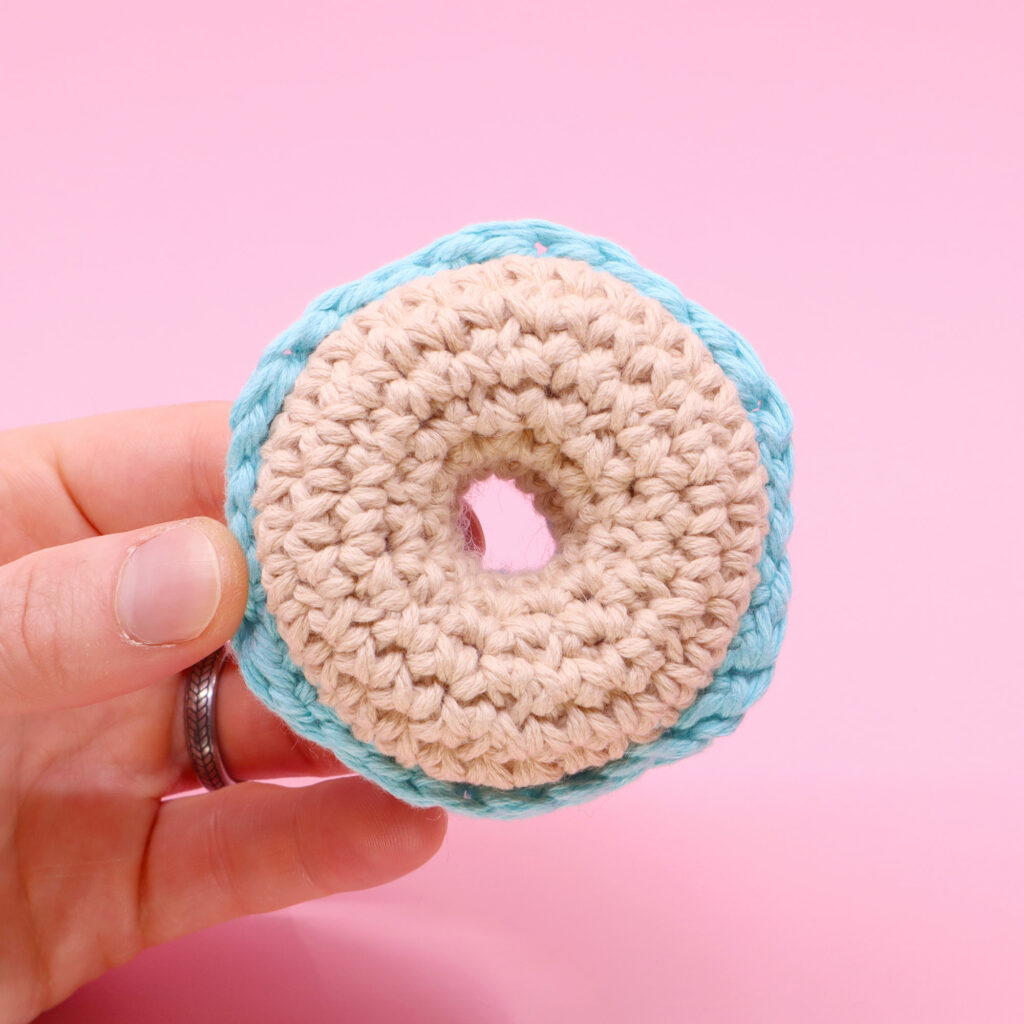 03_Donuts_cyan_square-1024x102