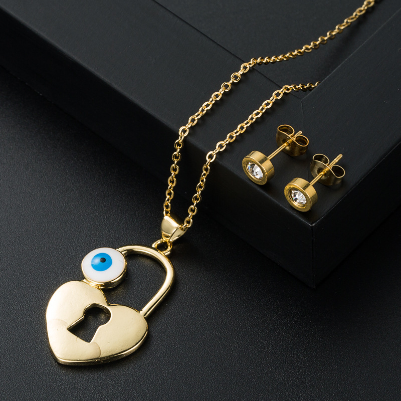 Personnalité De La Mode Nouveau Produit Créatif Collier Oeil De Diable Creux En Cuivre display picture 4