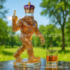 面白いビッグフットのウイスキーボトル
