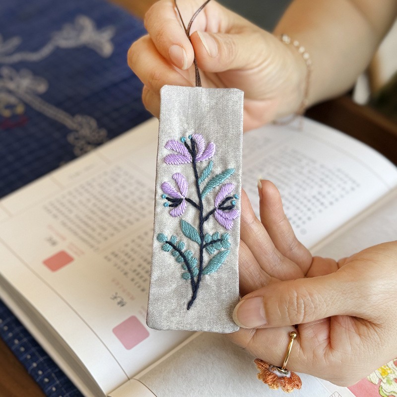 Marcadores de flores bordadas a mano Ludiy material de bordado bolsas de libros marcadores de esquinas lindos marcadores creativos de estudiantes