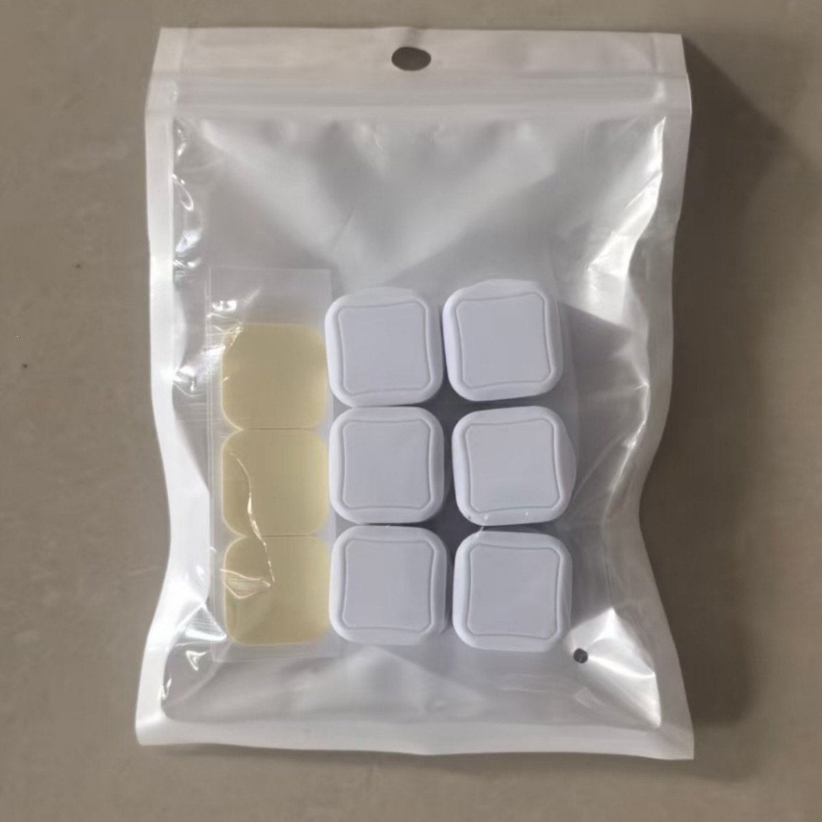 6 pieces in white [pearl film bag]