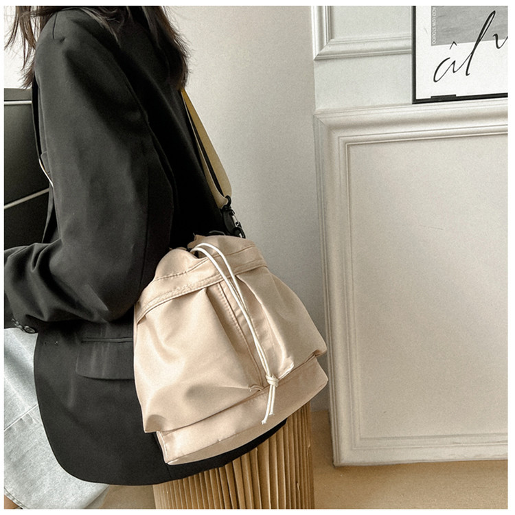 Women's Nylon Solid Color Classic Style Square String Shoulder Bag Bucket Bag display picture 2