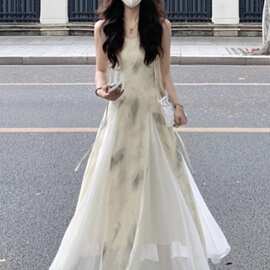 法式水墨画碎花吊带连衣裙女夏仙女新疆旅行穿搭海边度假及地长裙