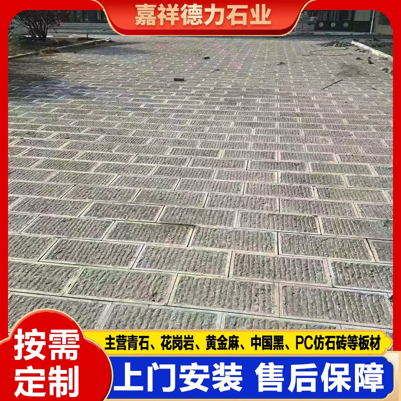 Садовая дорожка из голубого камня с галечной и пемзовой поверхностью, а также ступеньками для сада на открытом воздухе.