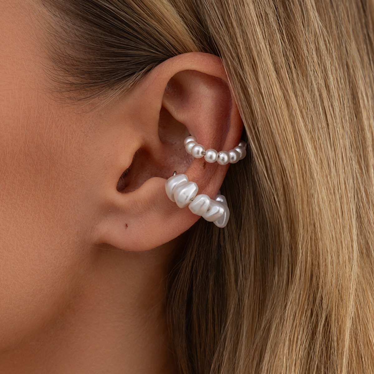 European and American ins-style flat pearl multi-layered round bead curved ear cuff, light luxury and gentle style, suitable for daily wear, vintage earrings