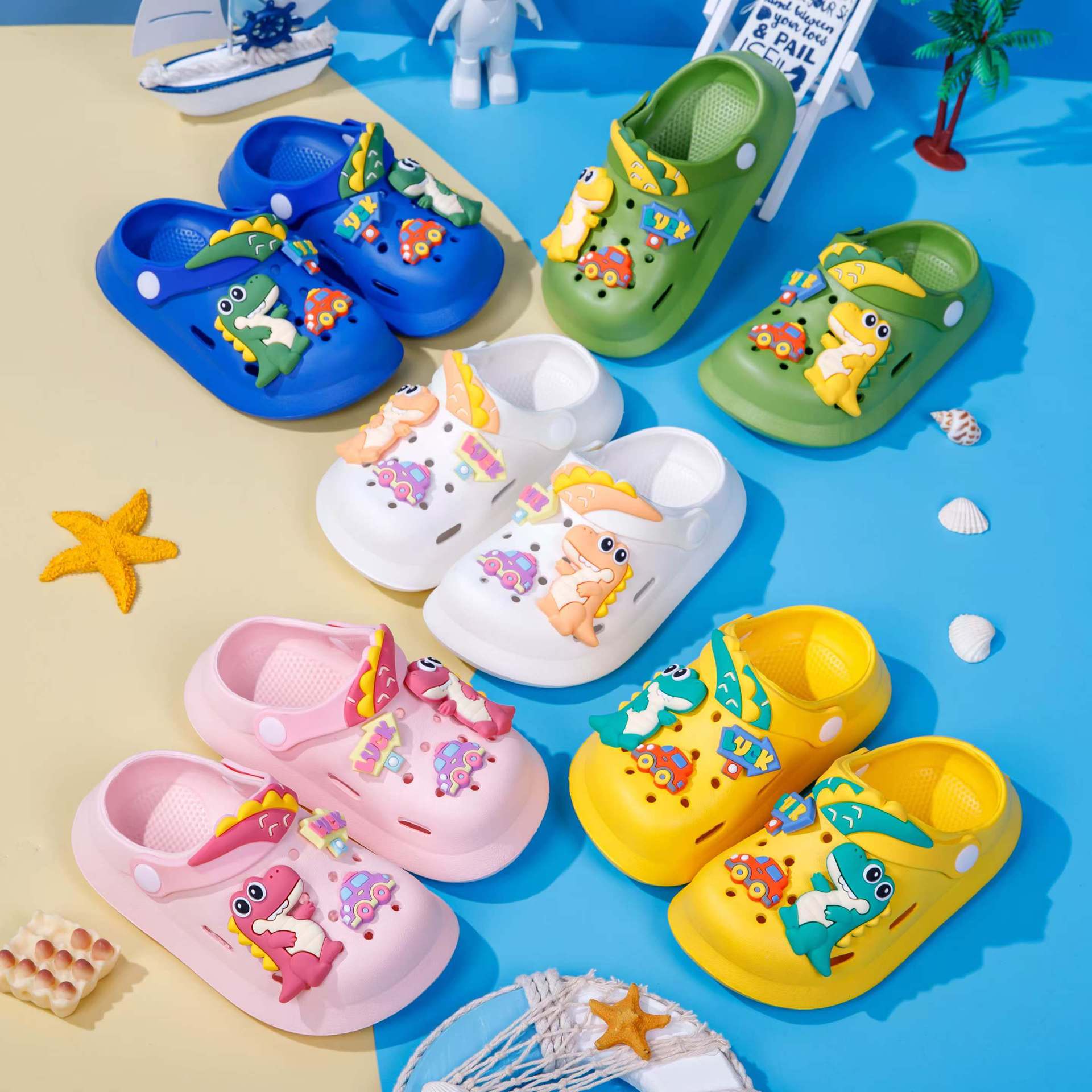 Cute Dinosaur Sandals and Slippers Summer 2025 New Fashion Soft Bottom Shit Feeling Beach Slippers for Men and Women Small and Large Children