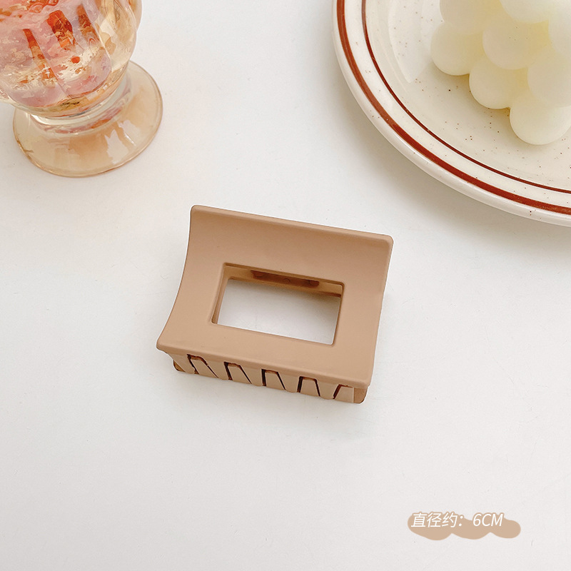 Milk Brown horquilla grande hacia atrás cabeza clip de pelo tocado de las mujeres principios de primavera de alto grado updo tiburón horquilla